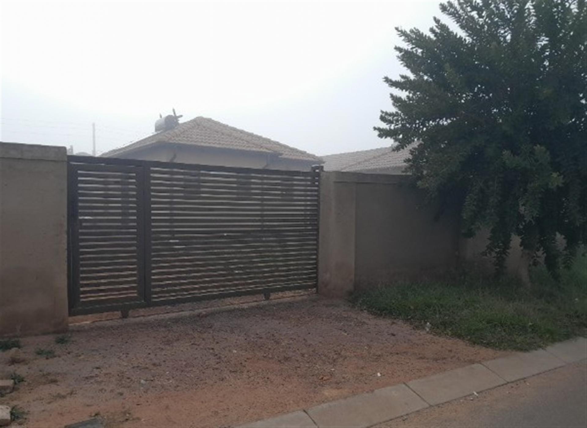 Front View of property in Protea Glen