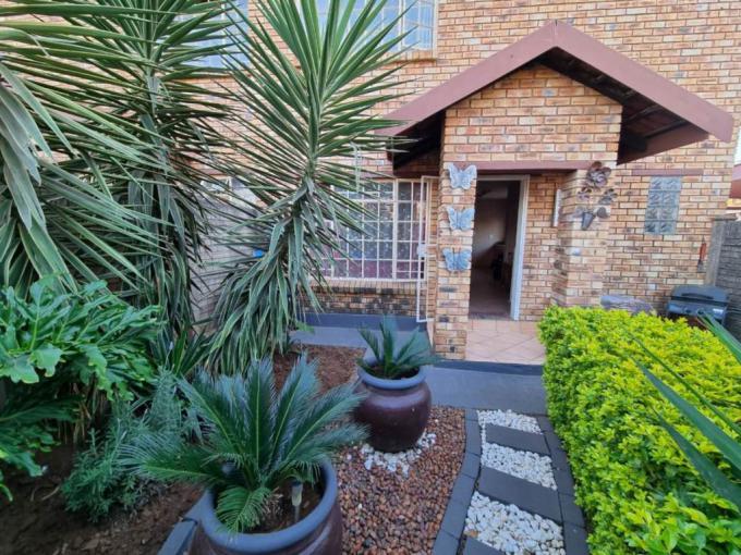 3 Bedroom Simplex for Sale For Sale in Rustenburg - MR611651