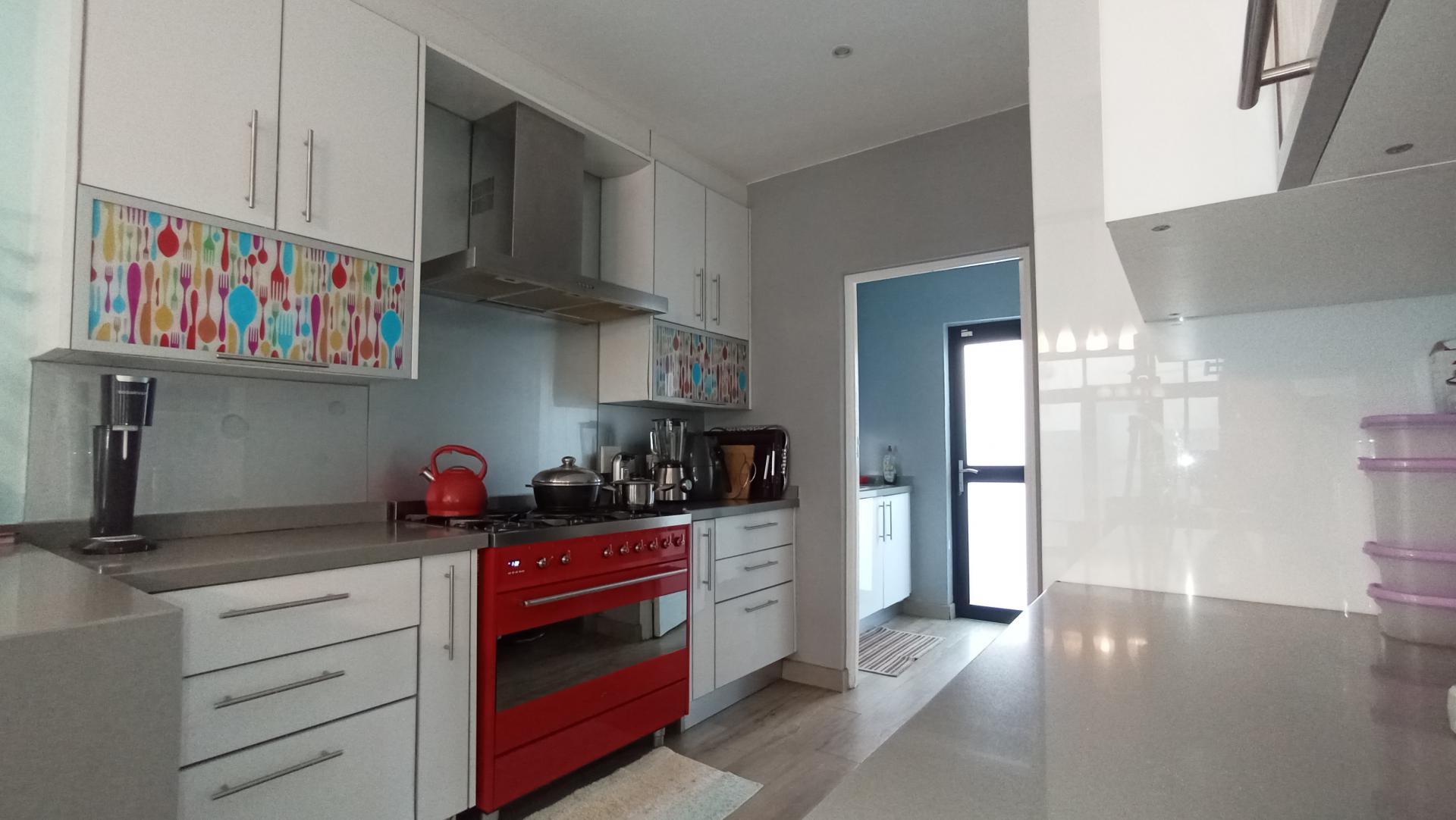 Kitchen - 8 square meters of property in Maroeladal