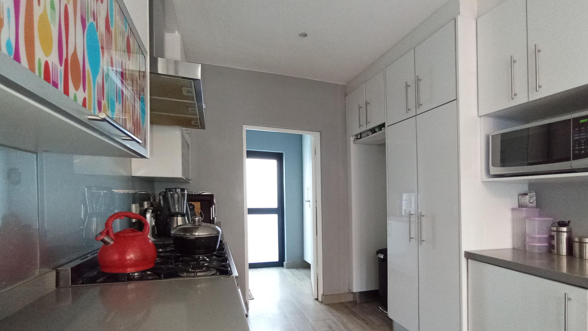 Kitchen - 8 square meters of property in Maroeladal