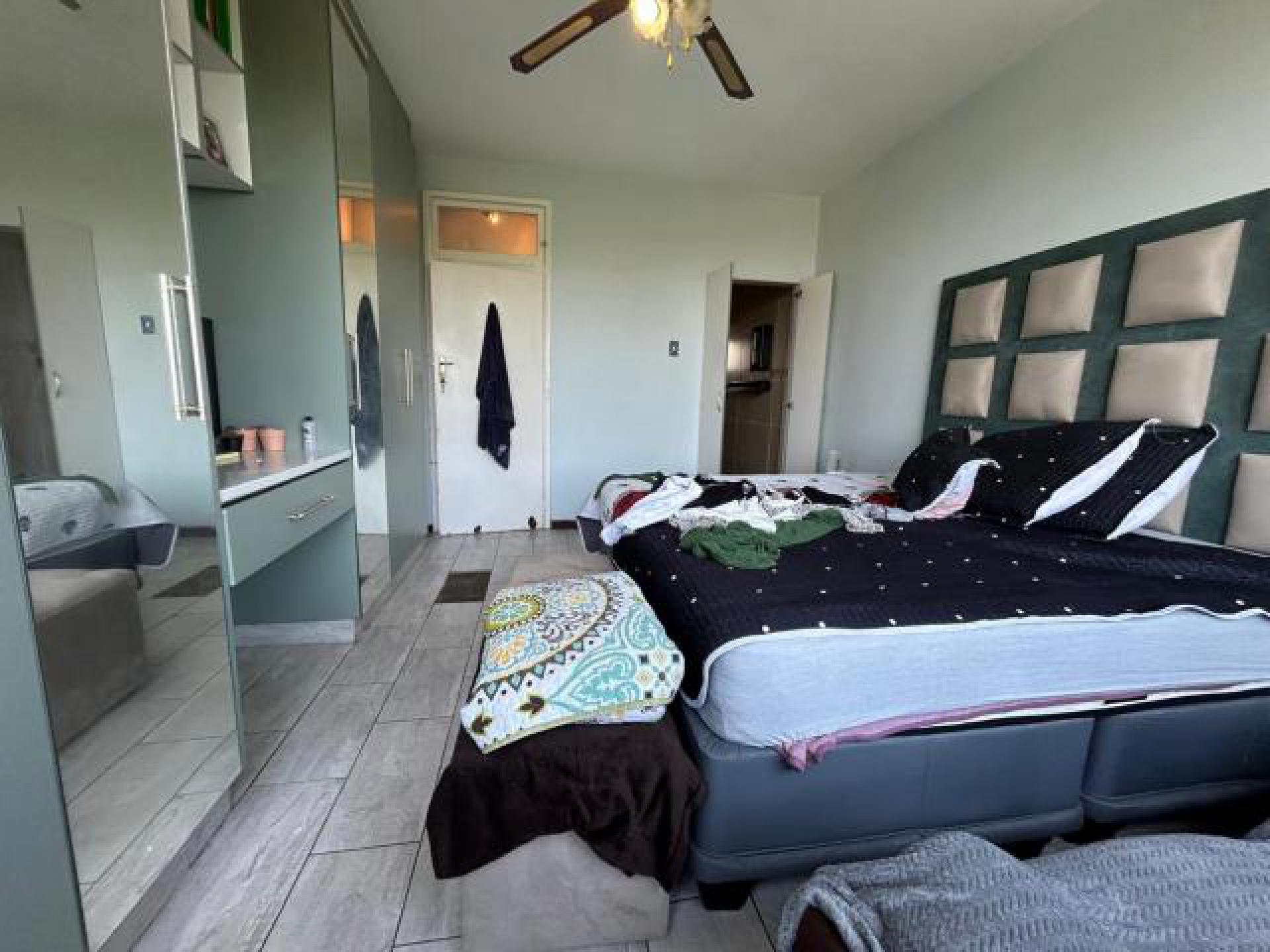 Main Bedroom - 18 square meters of property in Cato Manor 