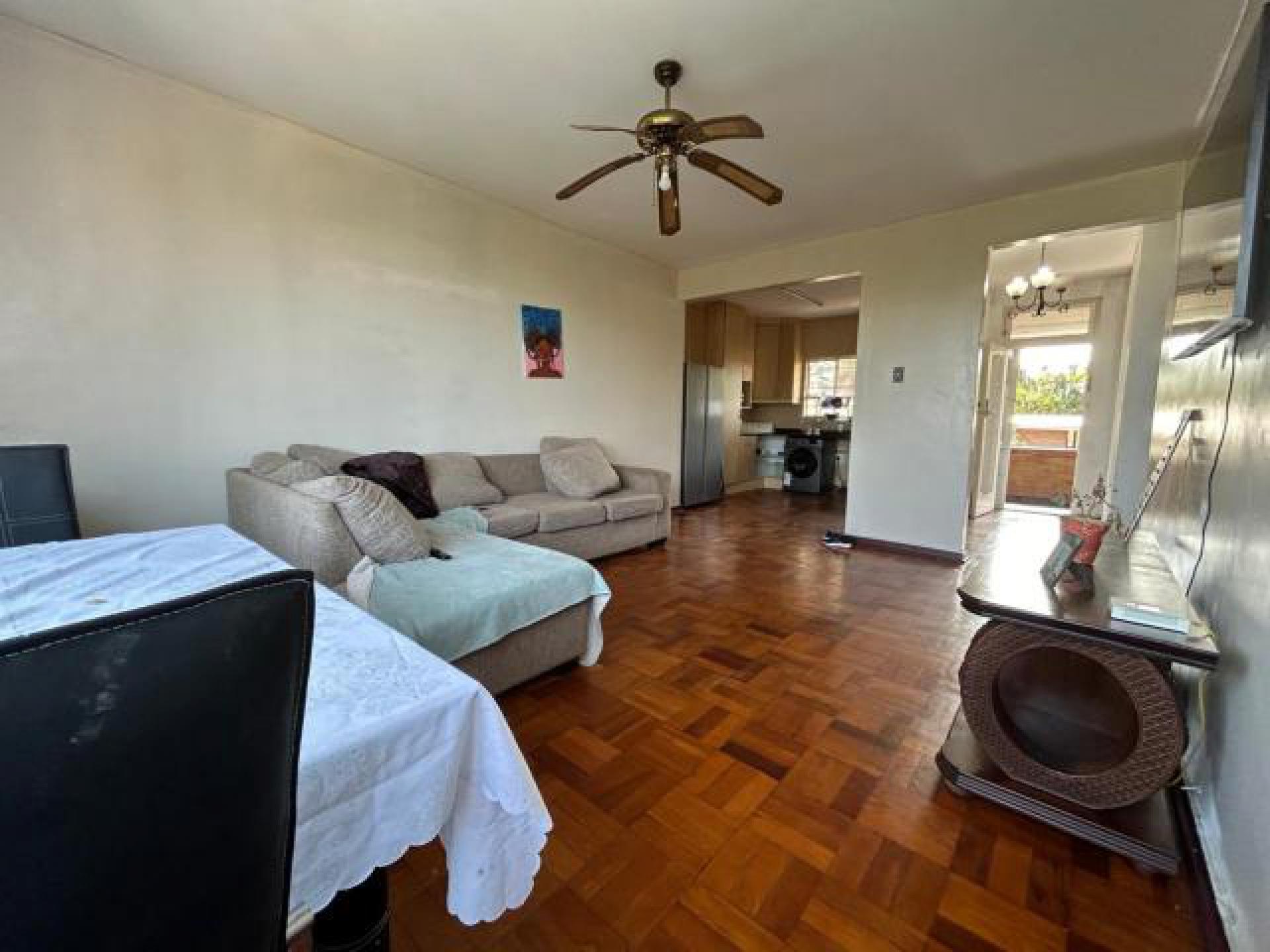 Lounges - 24 square meters of property in Cato Manor 