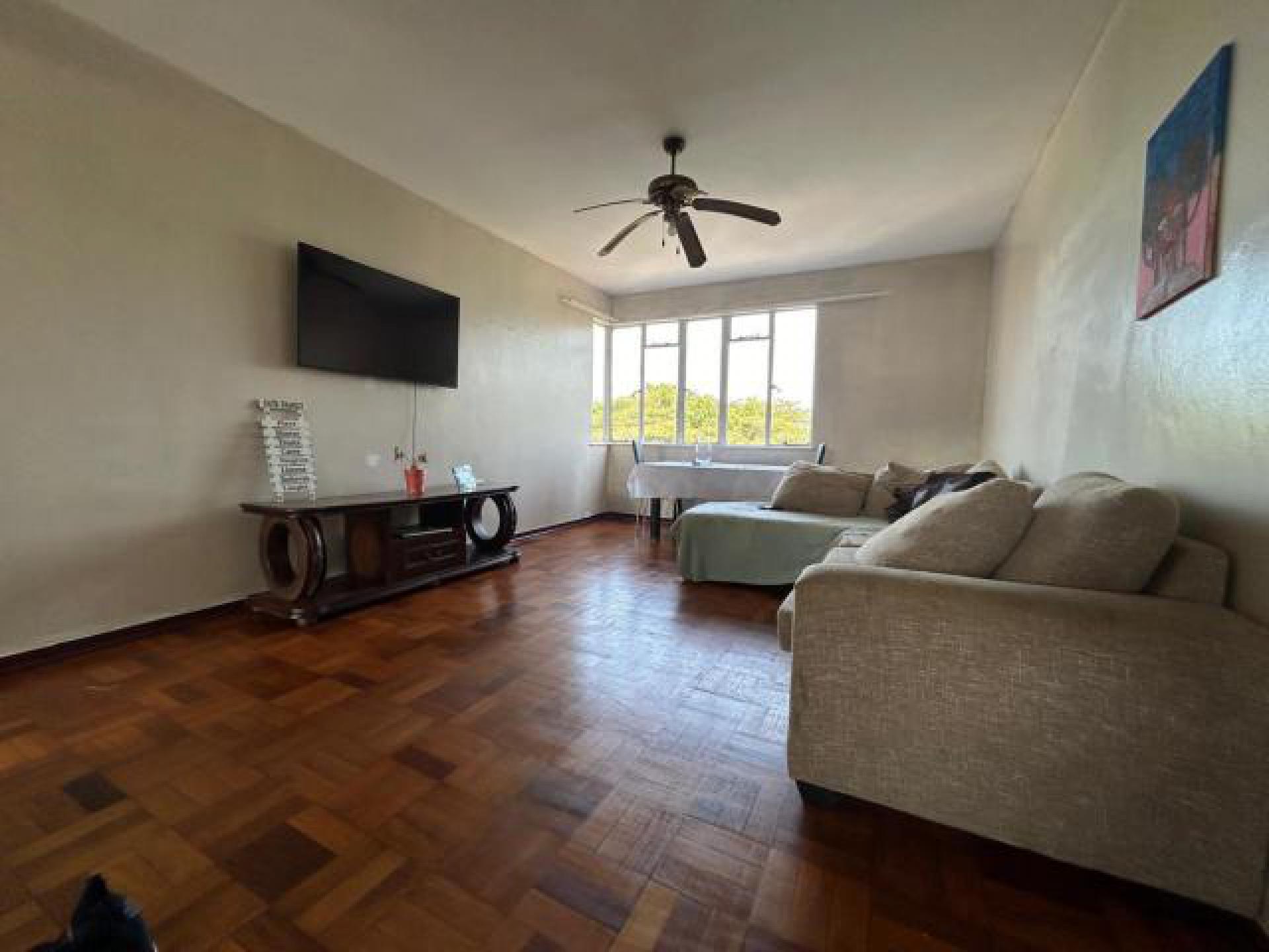 Lounges - 24 square meters of property in Cato Manor 