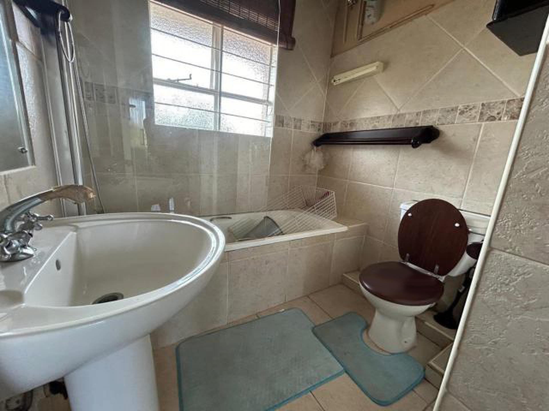 Bathroom 1 - 4 square meters of property in Cato Manor 