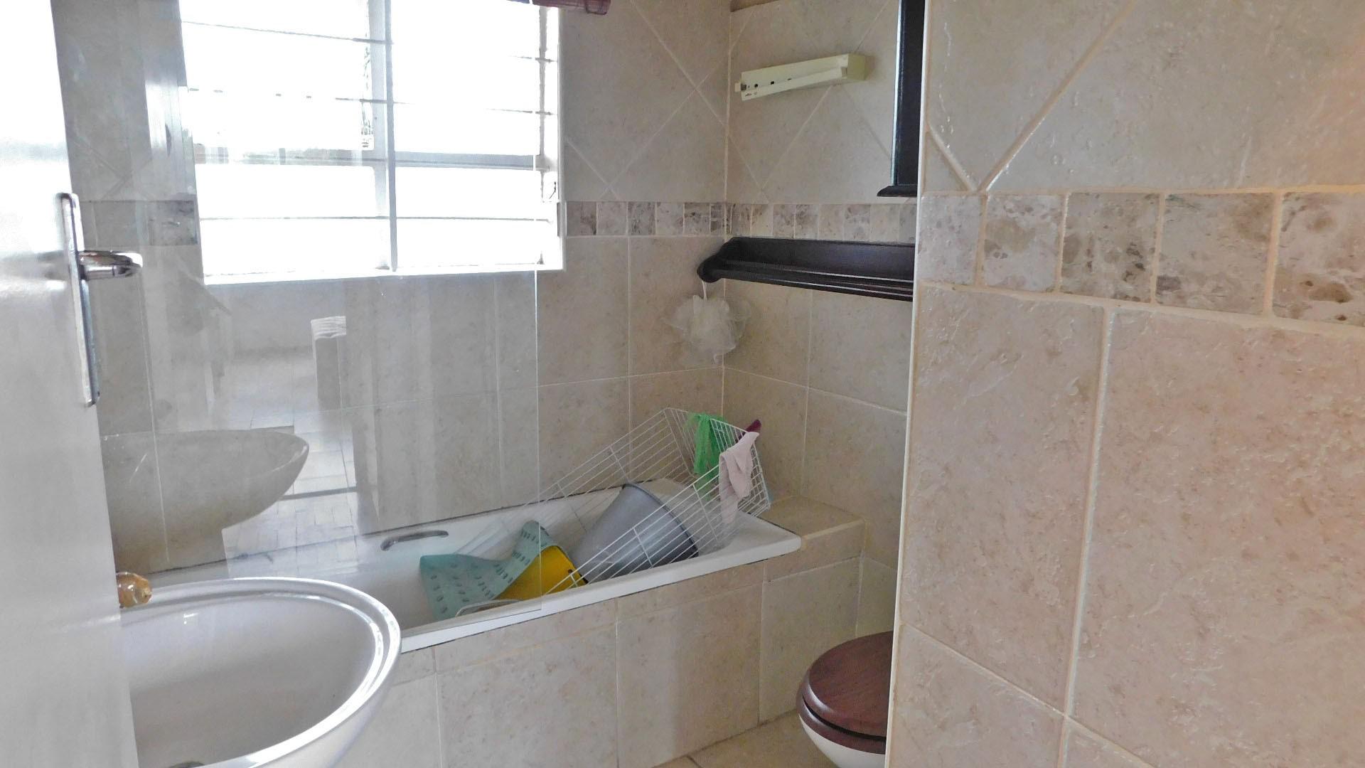 Bathroom 1 - 4 square meters of property in Cato Manor 