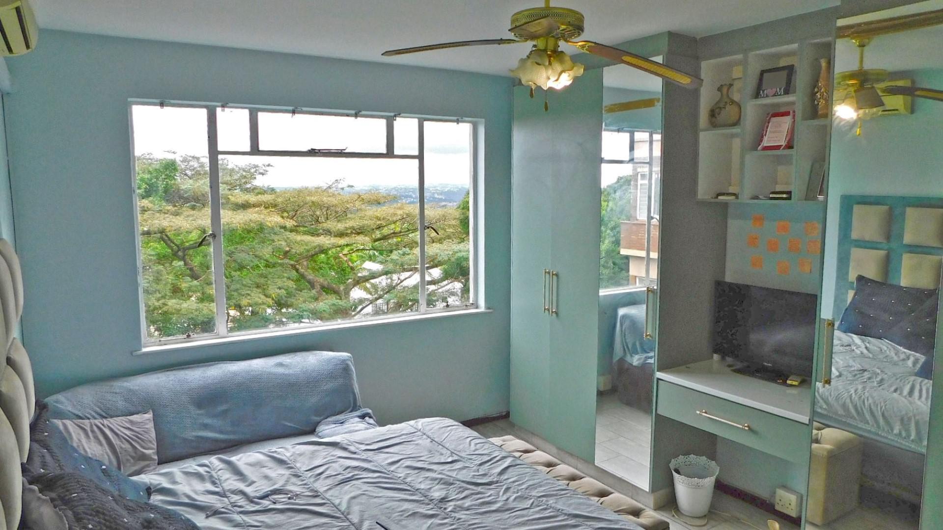 Main Bedroom - 18 square meters of property in Cato Manor 