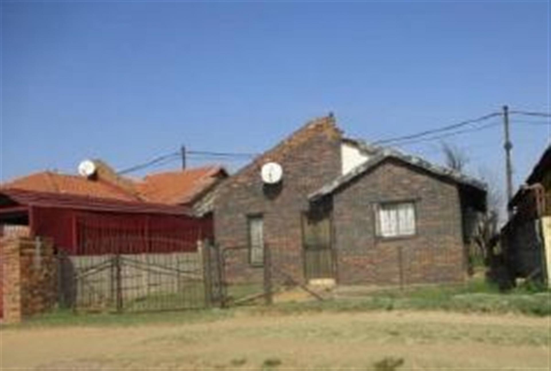 Front View of property in Kwa-Guqa