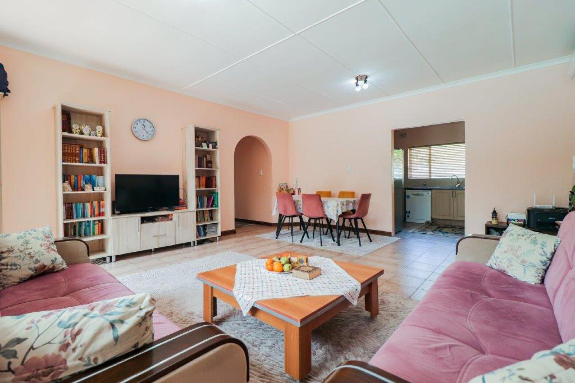 Lounges - 39 square meters of property in New Germany 