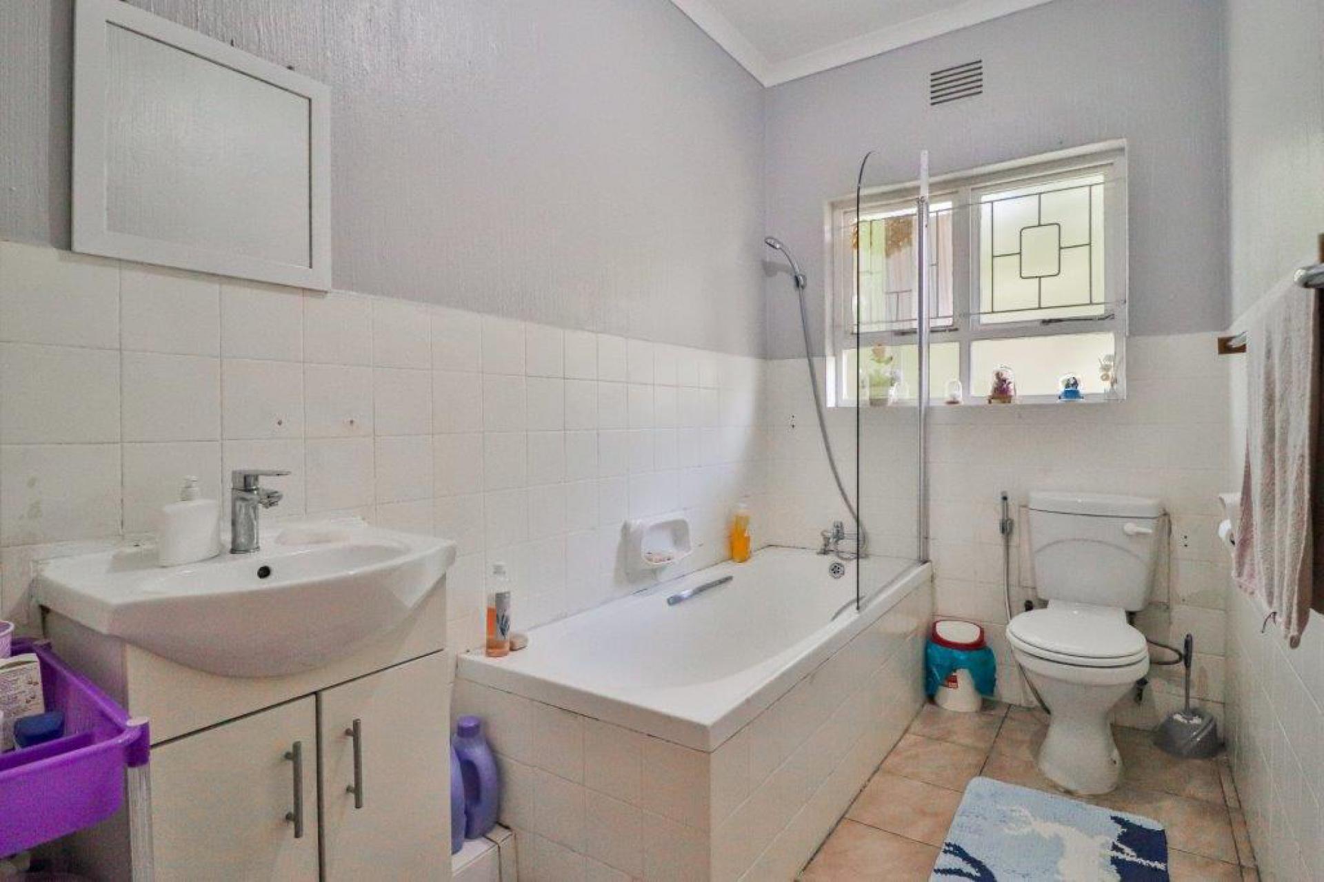 Bathroom 1 - 6 square meters of property in New Germany 