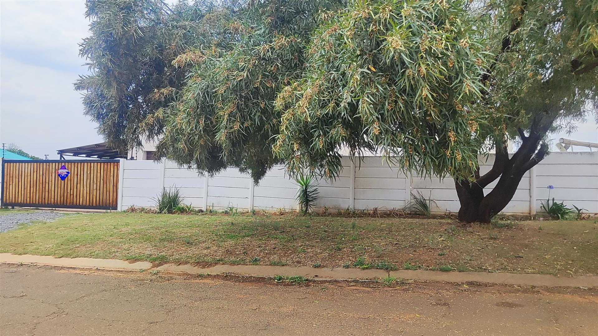 Front View of property in Rensburg