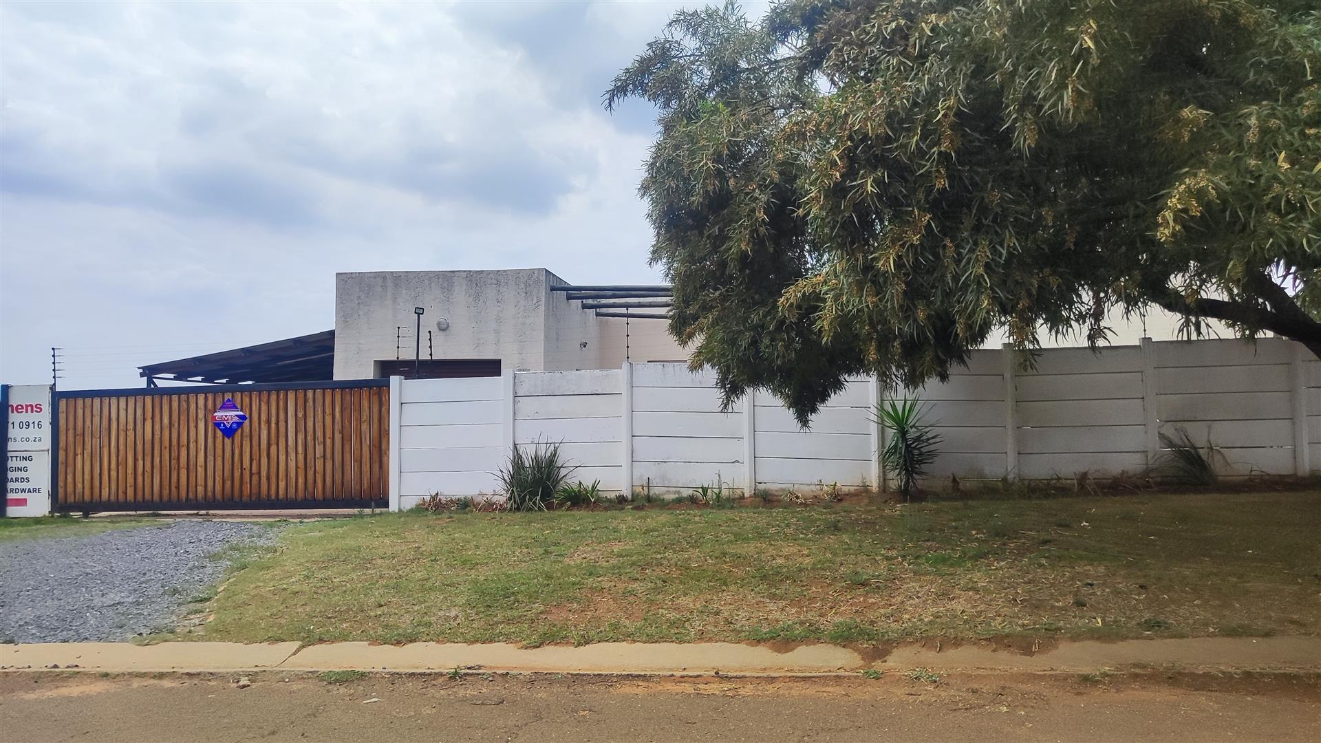 Front View of property in Rensburg