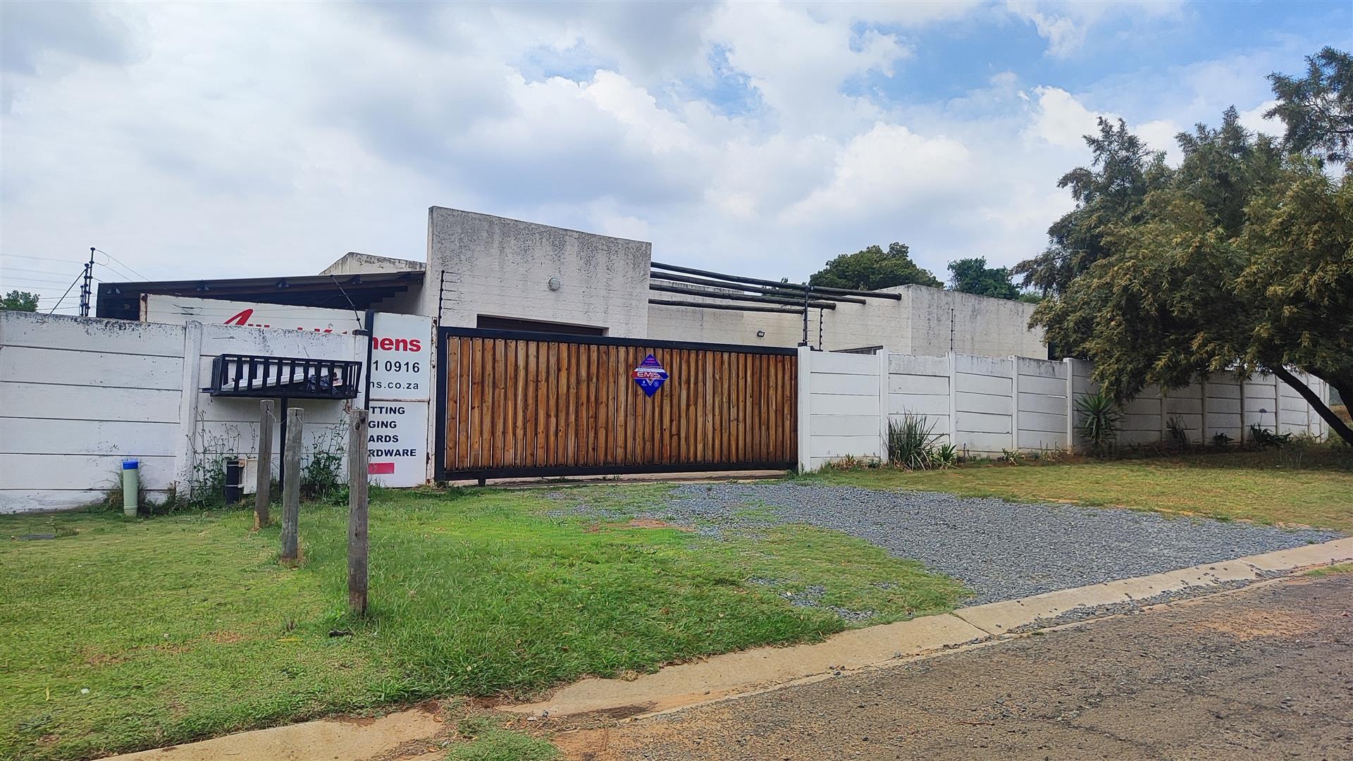 Front View of property in Rensburg