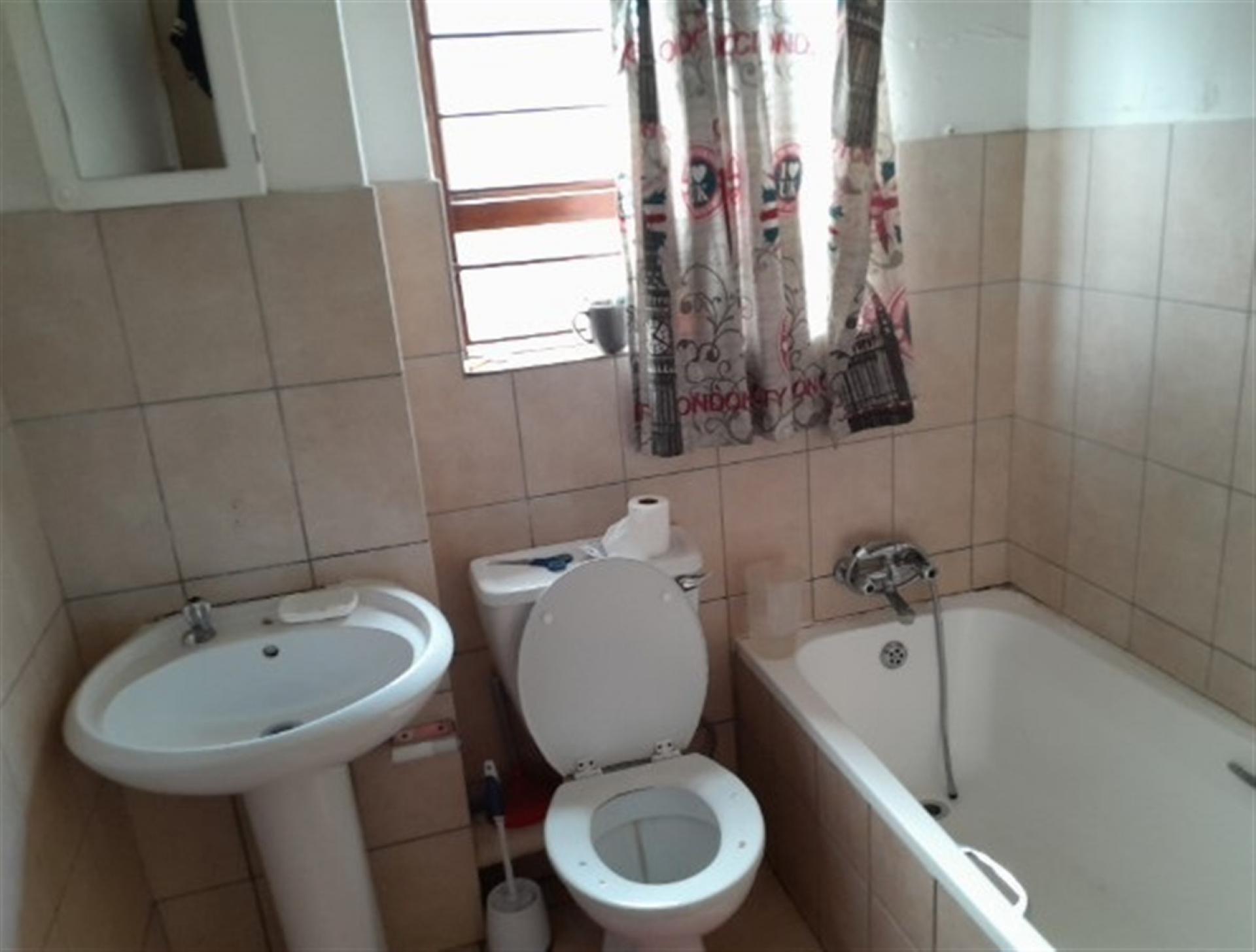 Bathroom 1 of property in Jansen Park