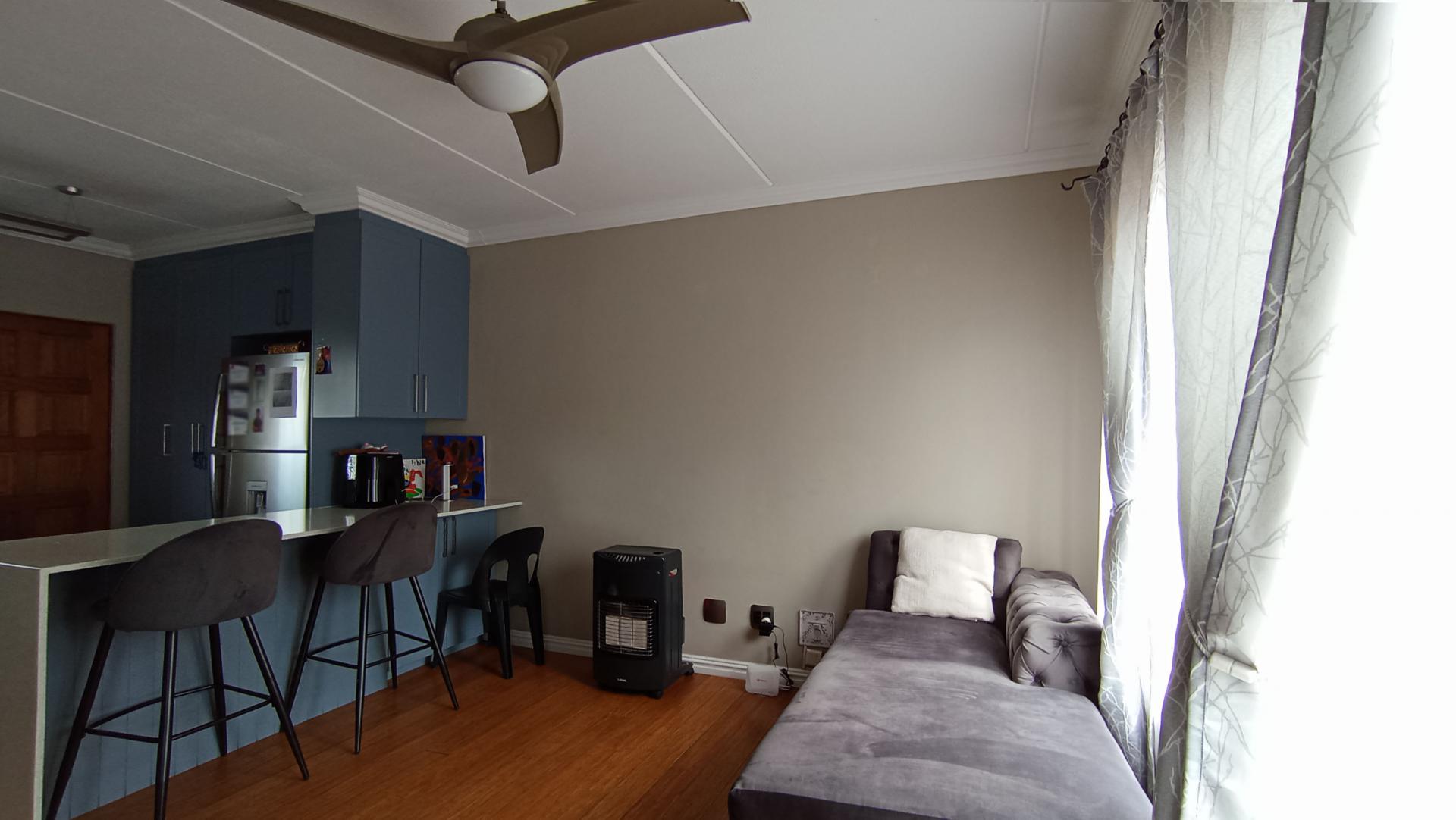 Dining Room - 14 square meters of property in Greenstone Hill