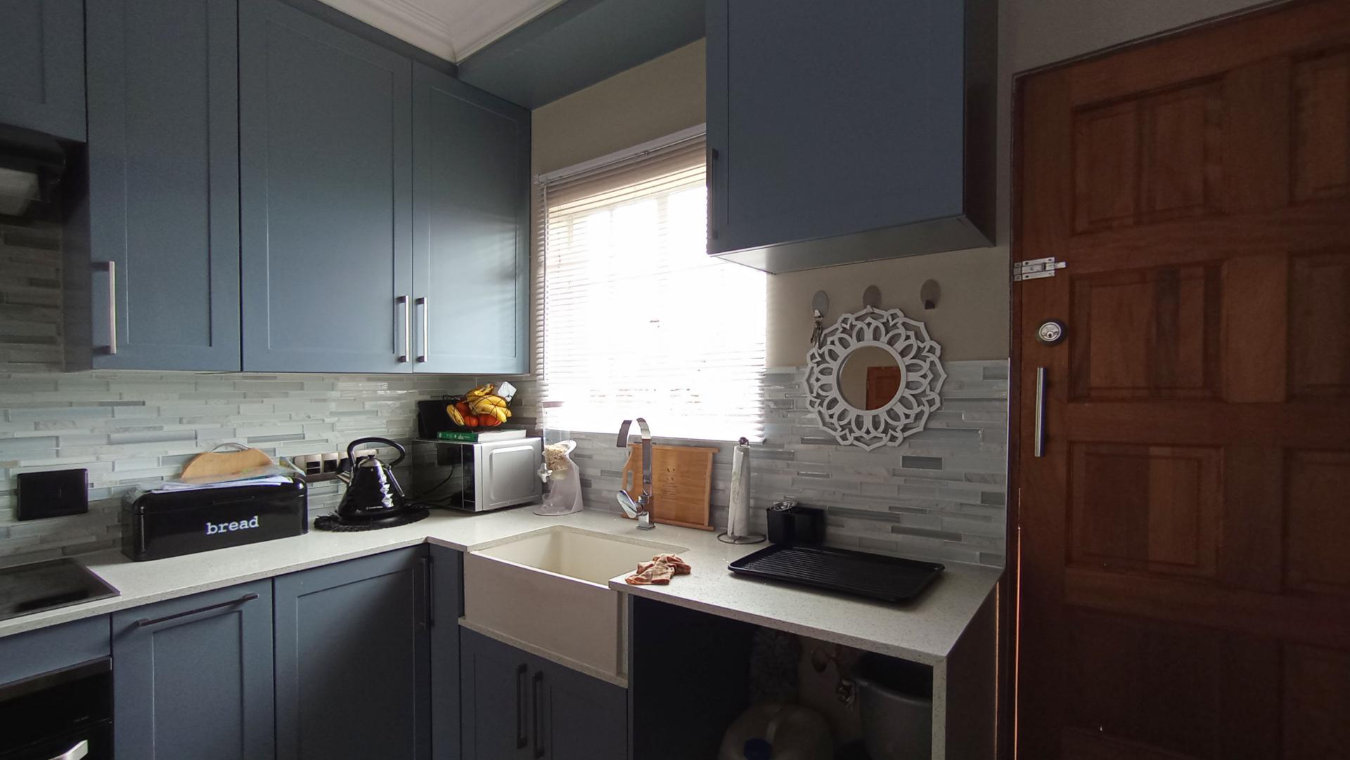 Kitchen - 13 square meters of property in Greenstone Hill