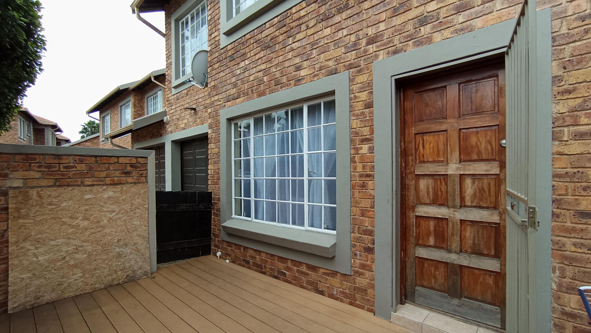 Front View of property in Greenstone Hill