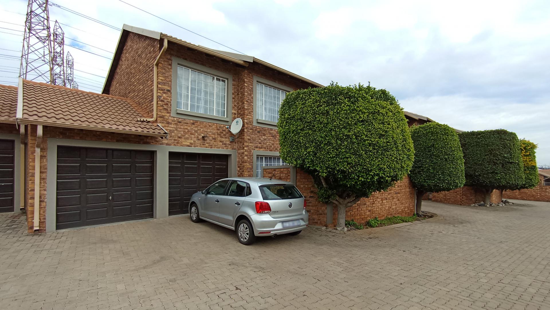 Front View of property in Greenstone Hill