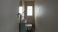 Guest Toilet - 3 square meters of property in Greenstone Hill