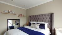 Main Bedroom - 19 square meters of property in Greenstone Hill