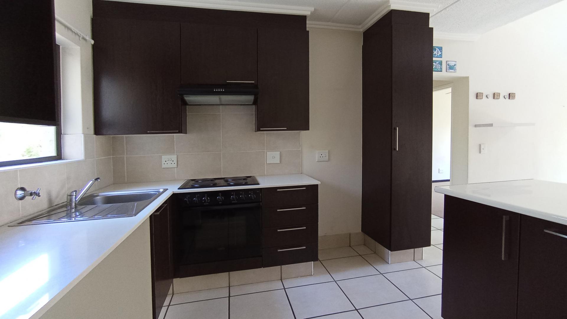 Kitchen - 7 square meters of property in Douglasdale