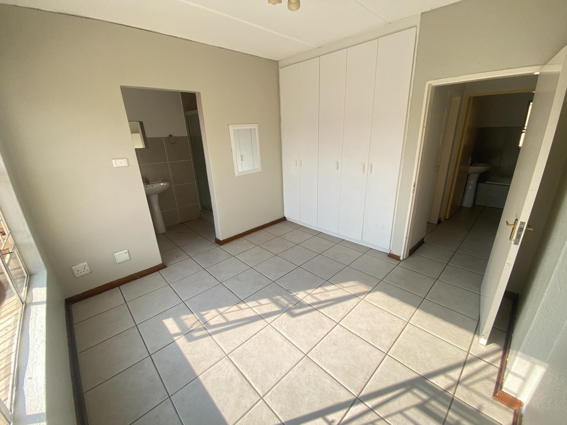 2 Bedroom Apartment for Sale For Sale in Fairlands MR61183