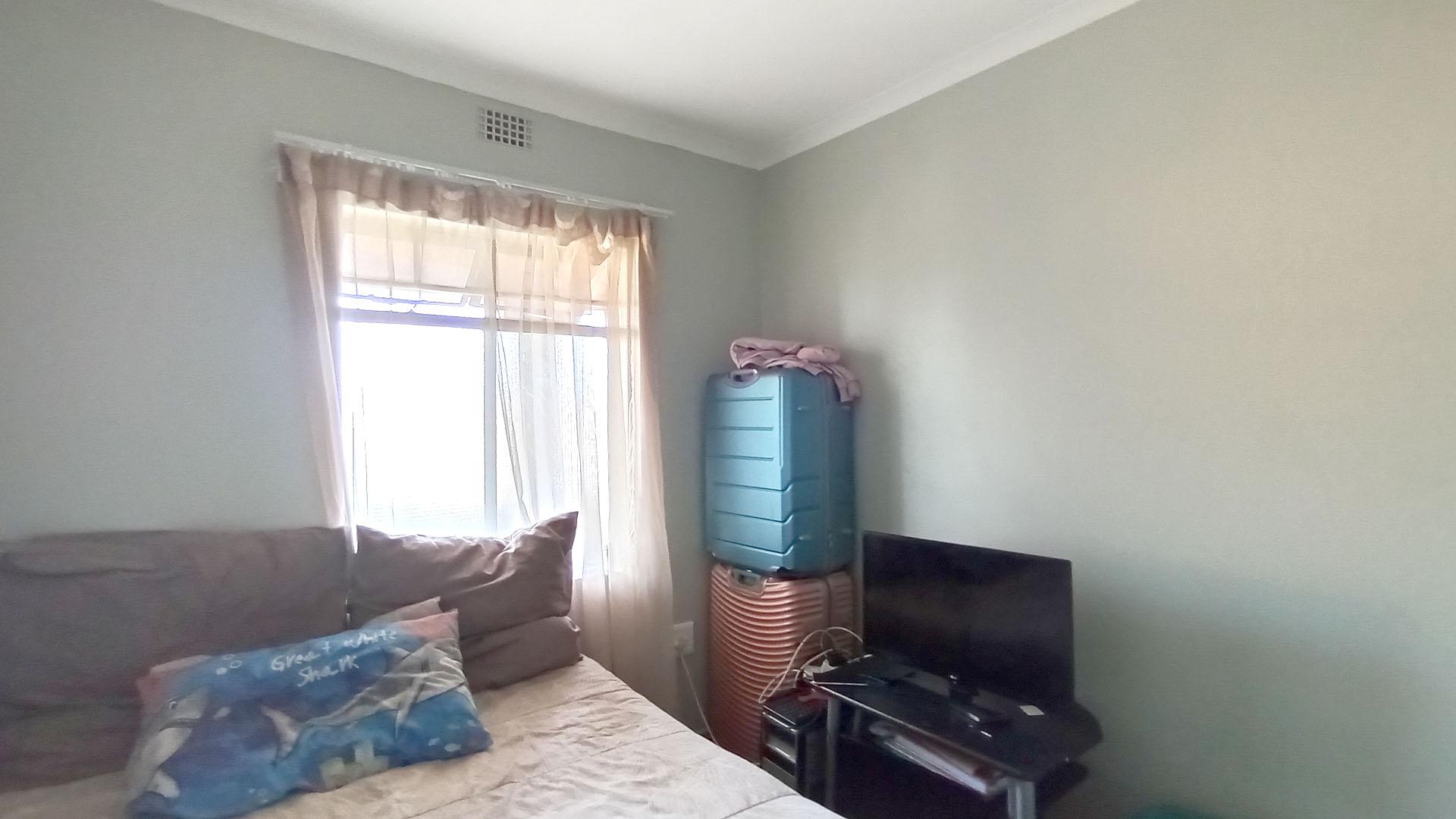 Bed Room 1 - 10 square meters of property in Montana Tuine