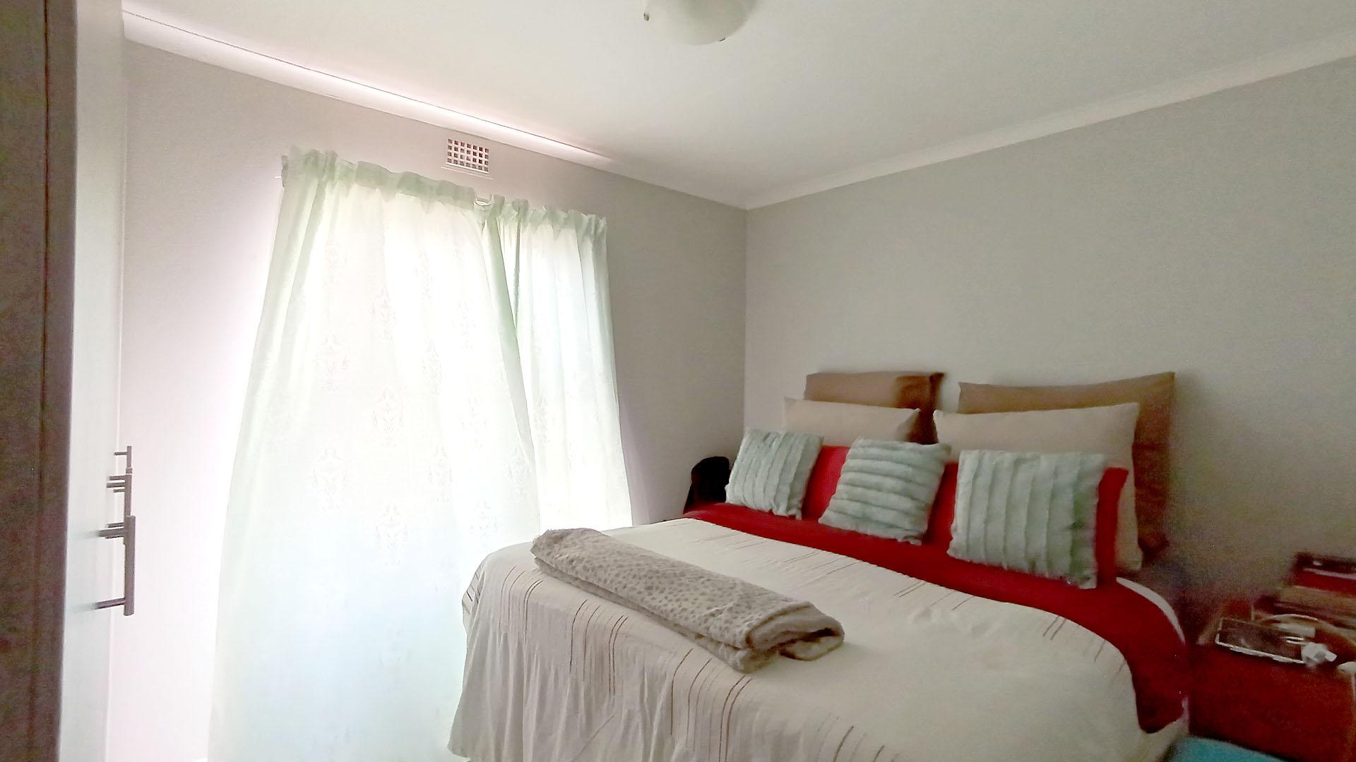 Main Bedroom - 13 square meters of property in Montana Tuine