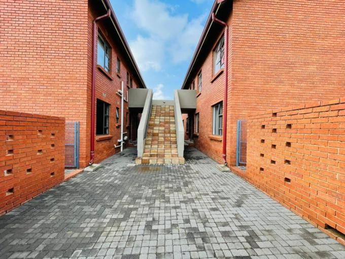 2 Bedroom Simplex for Sale For Sale in Albertsdal - MR611974