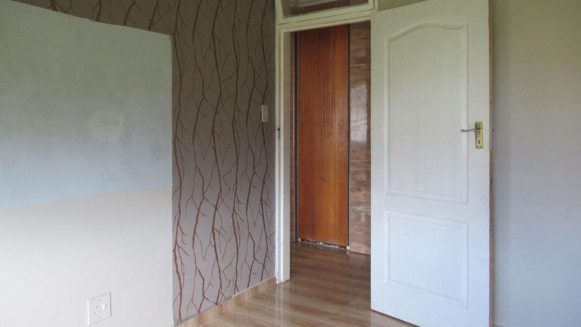 Bed Room 2 - 10 square meters of property in Finsbury