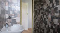 Main Bathroom - 4 square meters of property in Finsbury