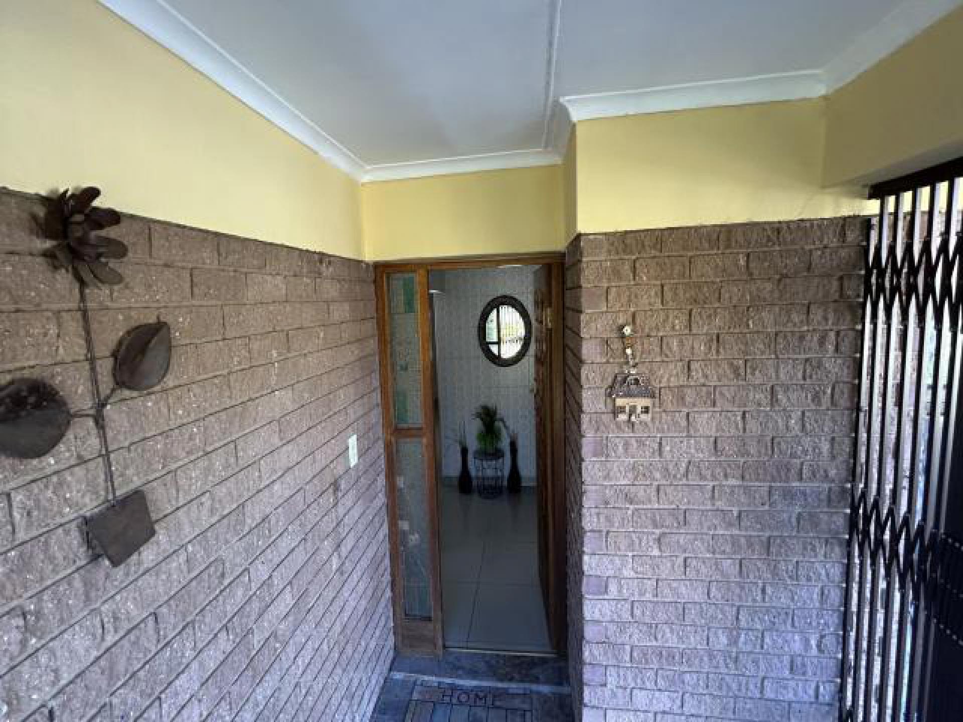 Front View of property in Pellissier