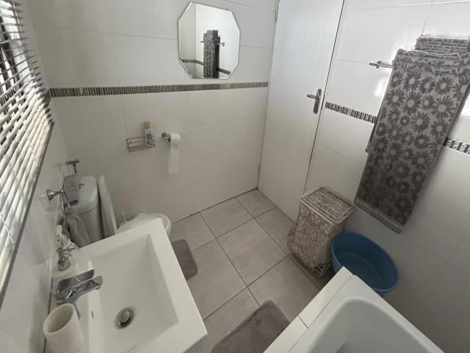 Bathroom 1 of property in Pellissier