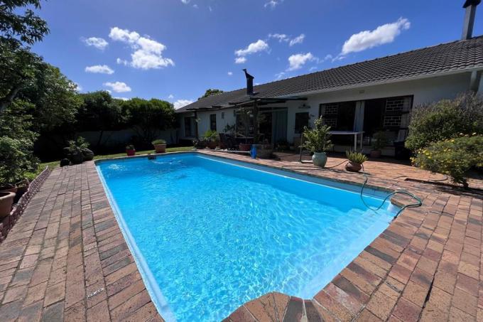 4 Bedroom House for Sale For Sale in Duynefontein - MR612054