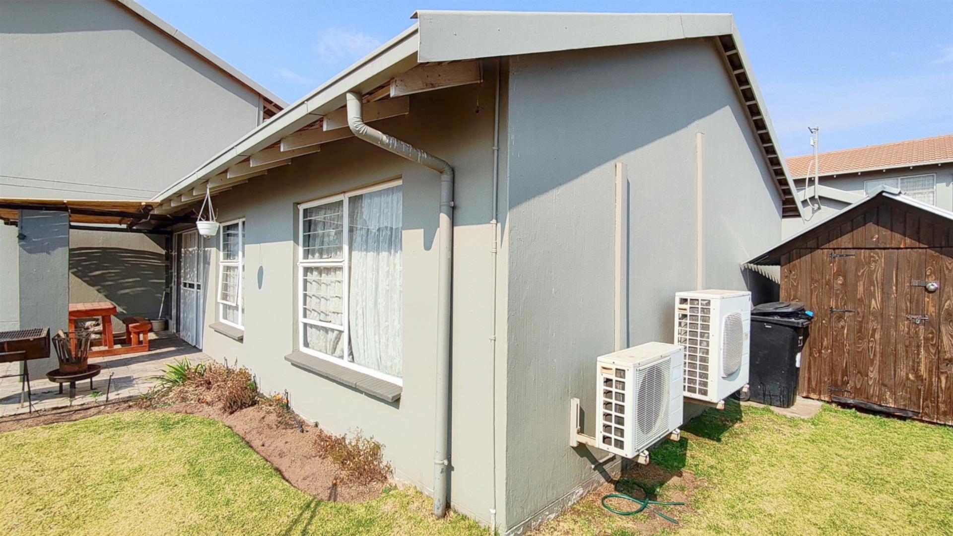 Backyard of property in Verwoerdpark