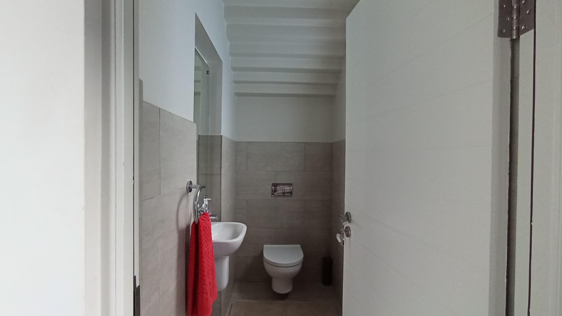 Guest Toilet - 3 square meters of property in Bryanston