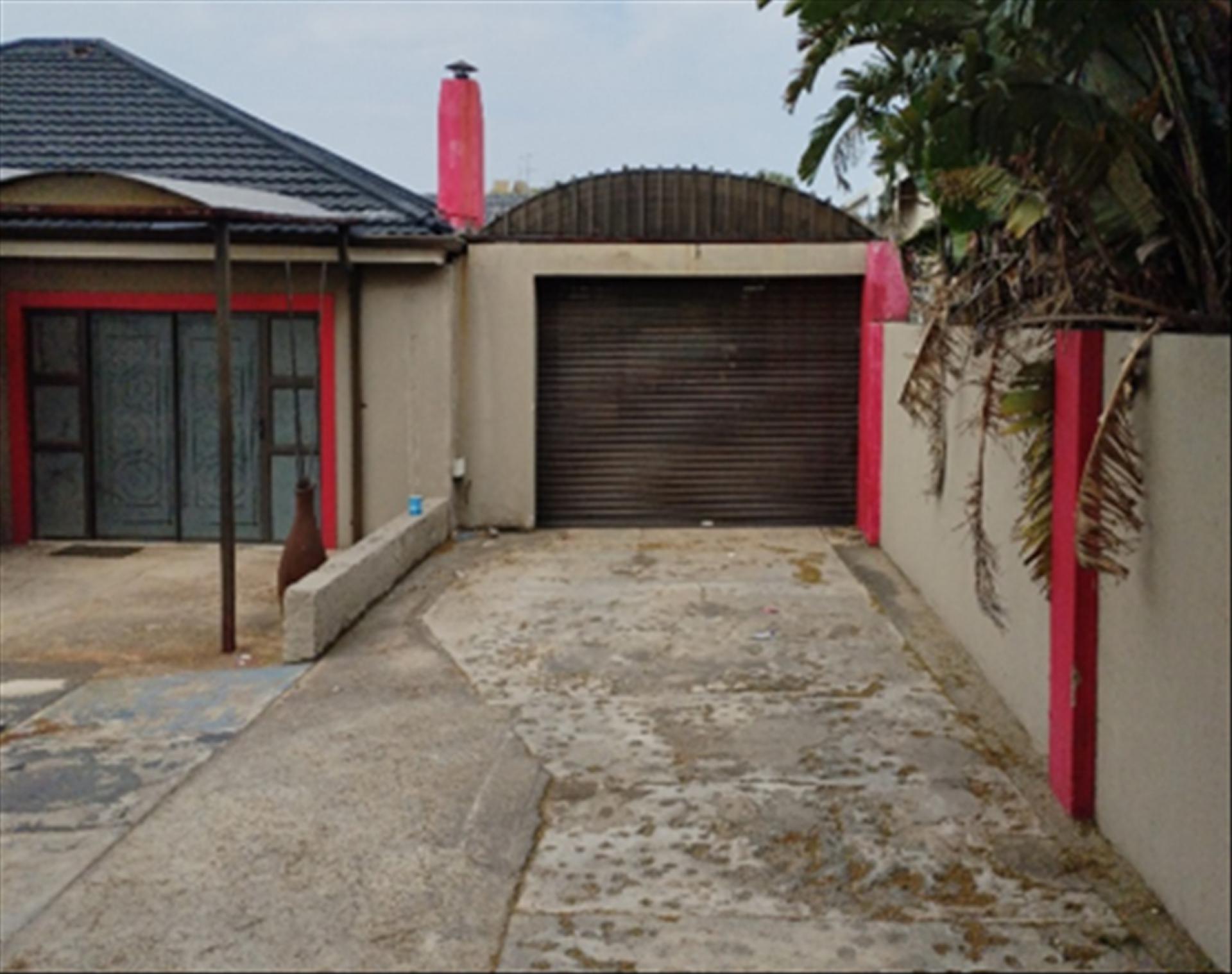 Front View of property in South Crest