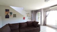 Lounges - 21 square meters of property in Weltevreden Park