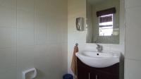 Guest Toilet - 3 square meters of property in Weltevreden Park