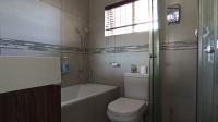 Bathroom 1 - 4 square meters of property in Weltevreden Park