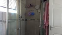 Bathroom 1 - 4 square meters of property in Weltevreden Park