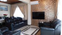 Lounges - 12 square meters of property in Shallcross 
