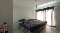 Main Bedroom - 17 square meters of property in Greenstone Hill