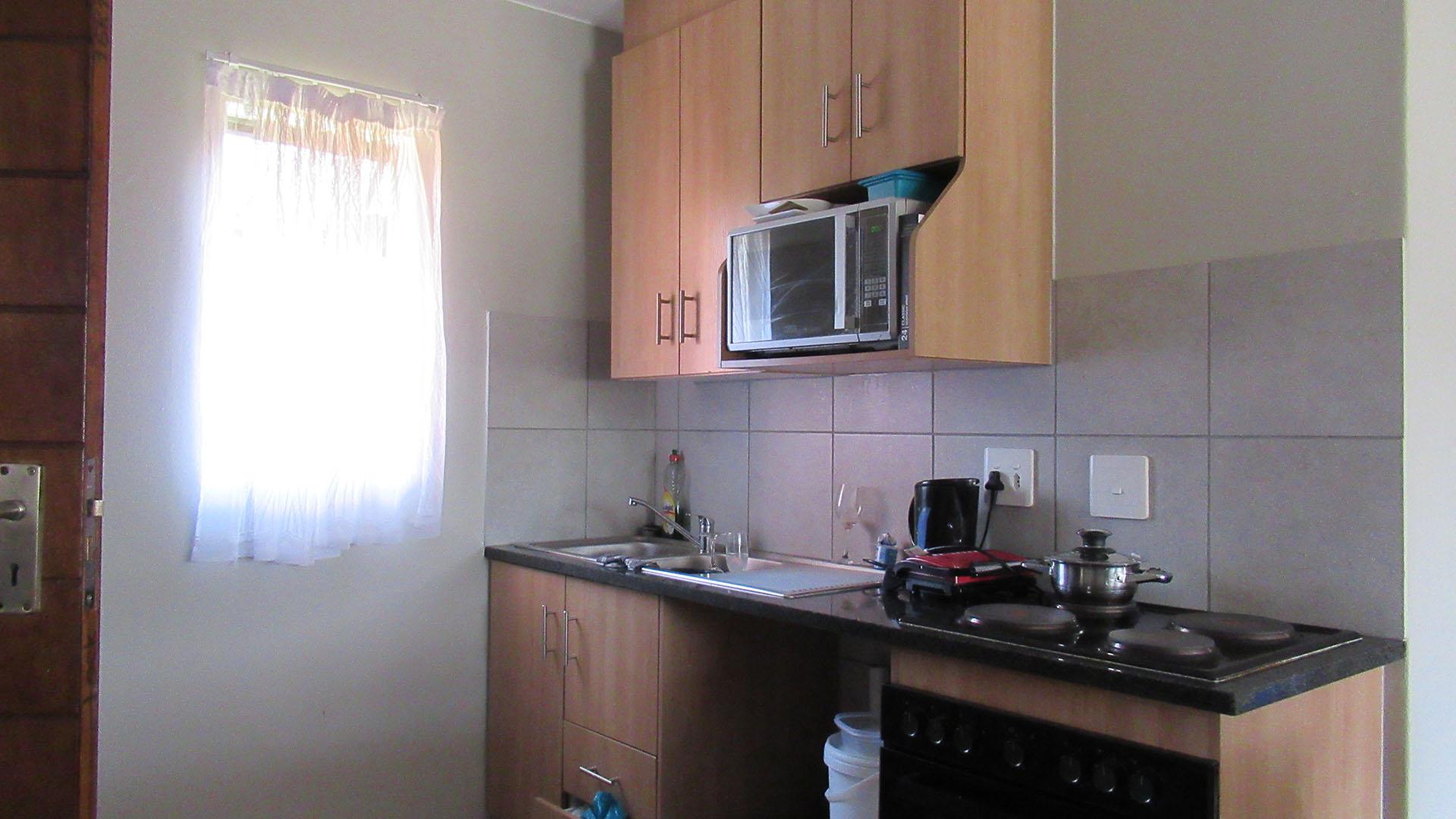 Kitchen - 6 square meters of property in Olifantsvlei 327-Iq