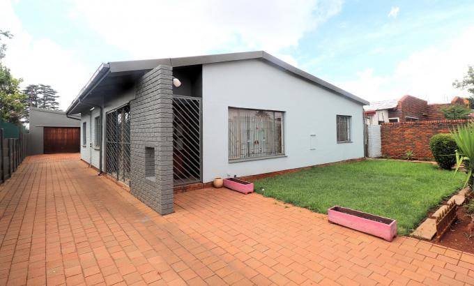 4 Bedroom House for Sale For Sale in Lenasia - MR612270