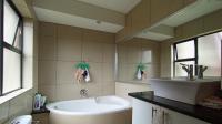 Main Bathroom - 5 square meters of property in Rooihuiskraal North