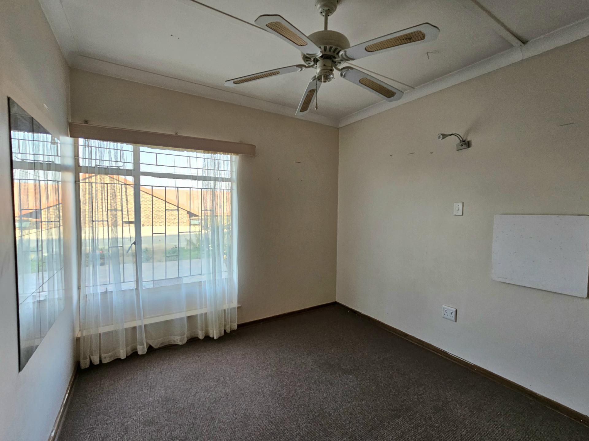 Bed Room 1 of property in Potchefstroom