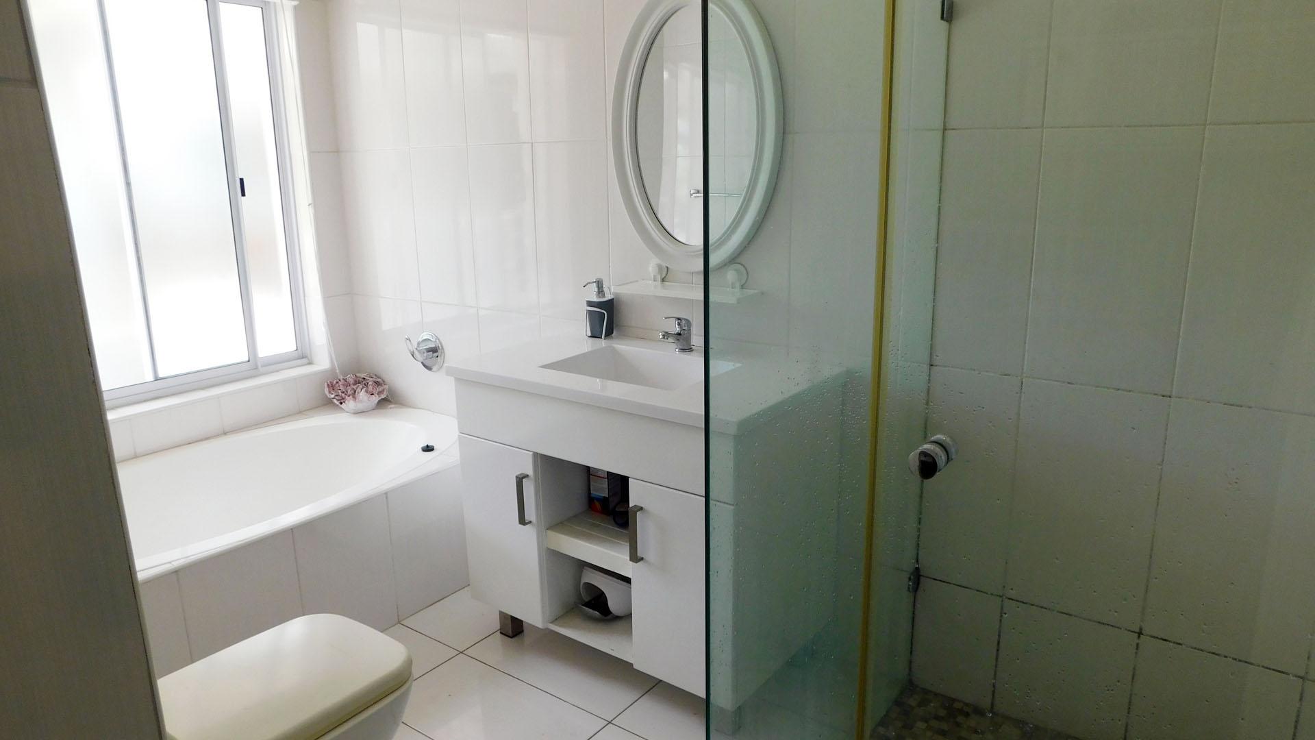 Bathroom 2 - 6 square meters of property in Pinetown 