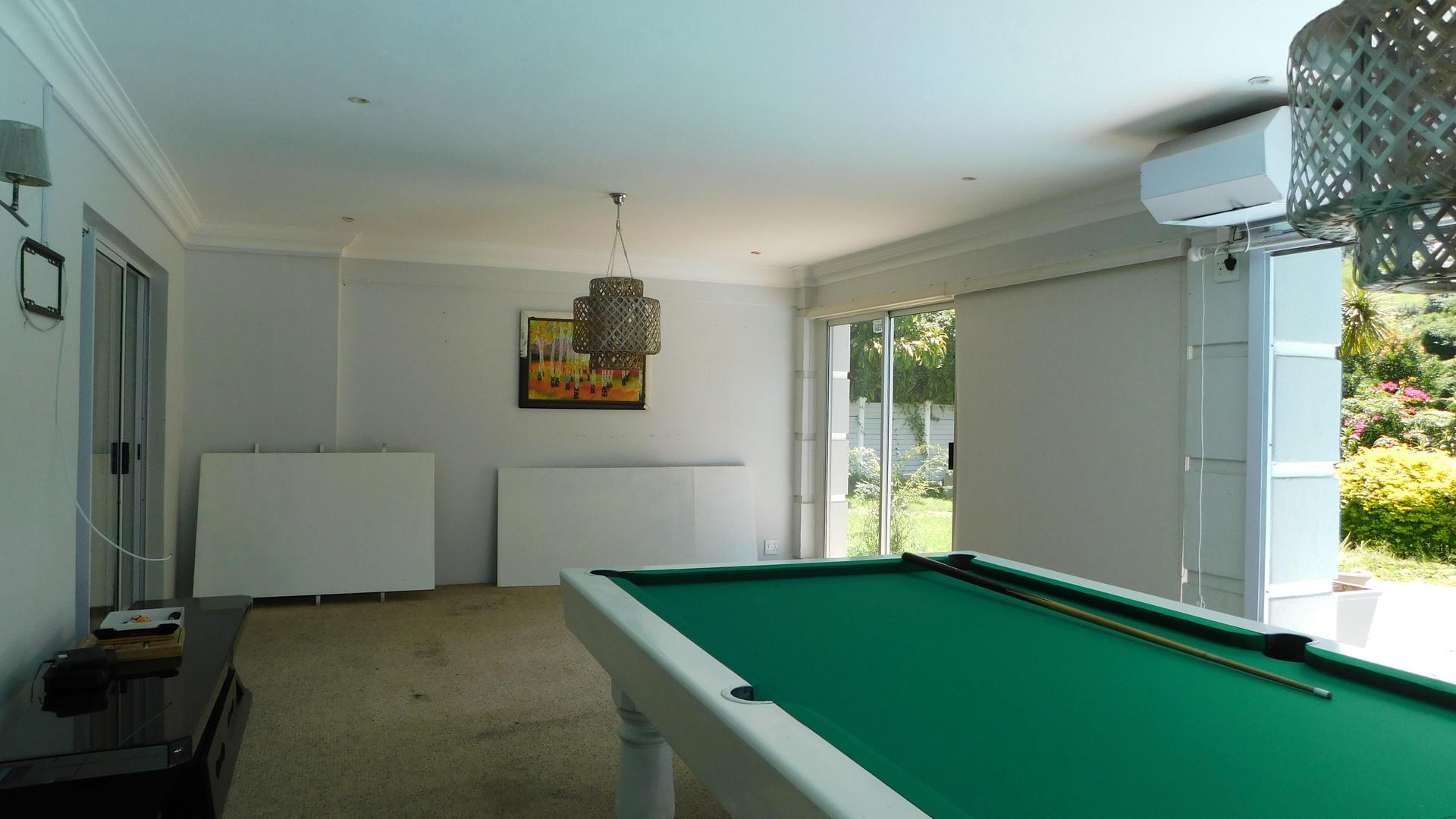 Entertainment - 61 square meters of property in Pinetown 