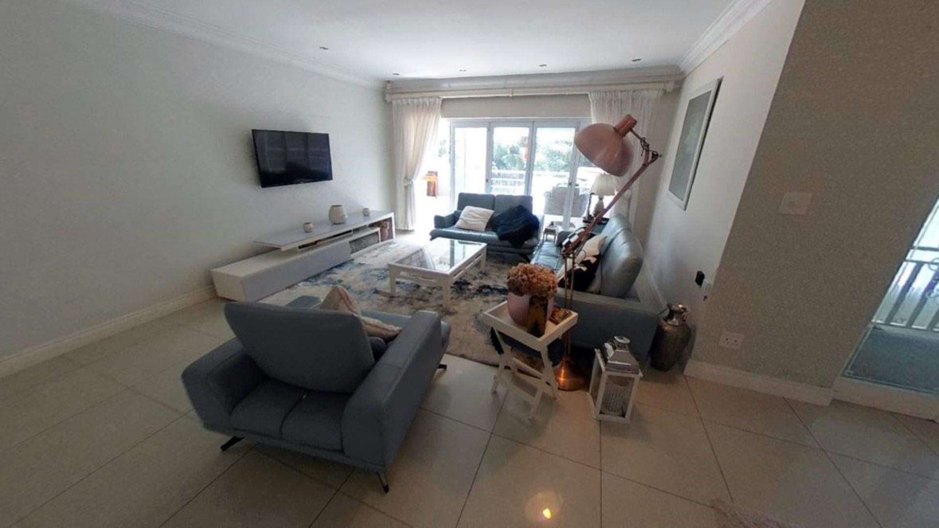 Lounges - 61 square meters of property in Pinetown 