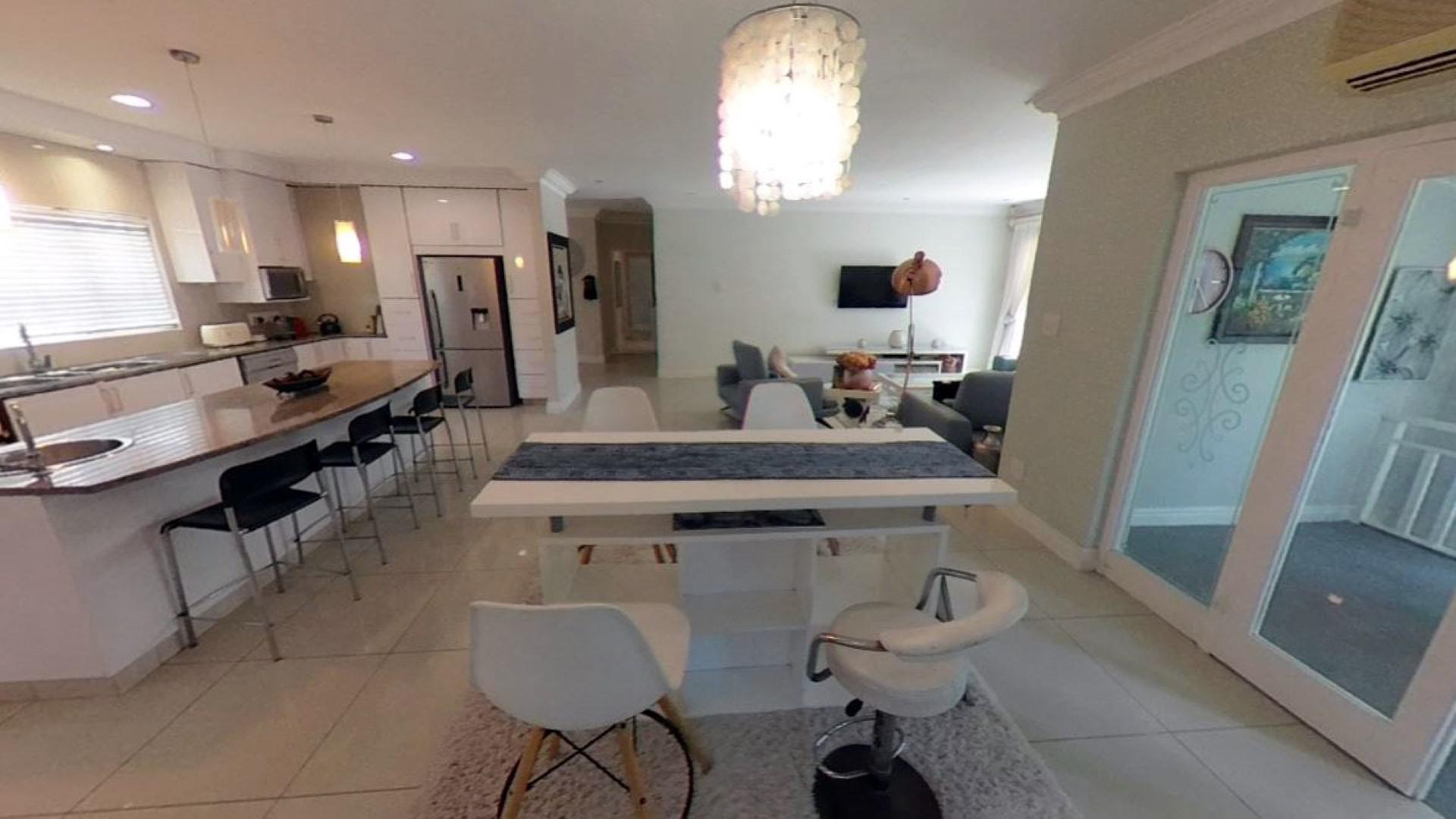 Dining Room - 14 square meters of property in Pinetown 